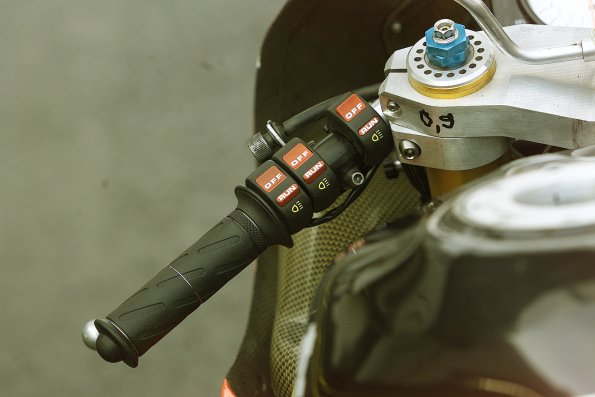 POIGNET AV GAUCHE 01