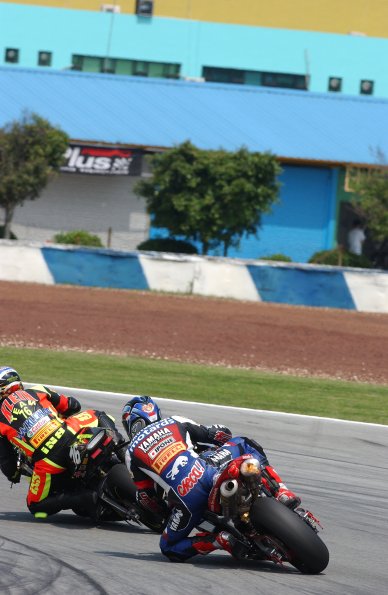 YAMAHA GMT 94
YAMAHA YZF R1
WILIAM COSTES, DAVID CHECA, CH. GUYOT
ENDURANCE

fot: LUKASZ SWIDEREK
www.fotoswiderek.prv.pl
fotoswiderek@wp.pl
tel: +48 601 26 18 13

6h ZHUHAI 2004
ENDURANCE WORL CHAMPIONSHIP