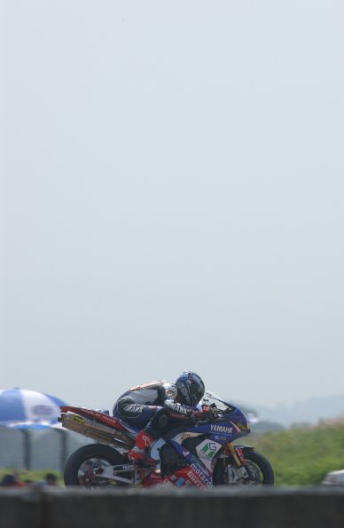 YAMAHA GMT 94
YAMAHA YZF R1
WILIAM COSTES, DAVID CHECA, CH. GUYOT
ENDURANCE

fot: LUKASZ SWIDEREK
www.fotoswiderek.prv.pl
fotoswiderek@wp.pl
tel: +48 601 26 18 13

6h ZHUHAI 2004
ENDURANCE WORL CHAMPIONSHIP