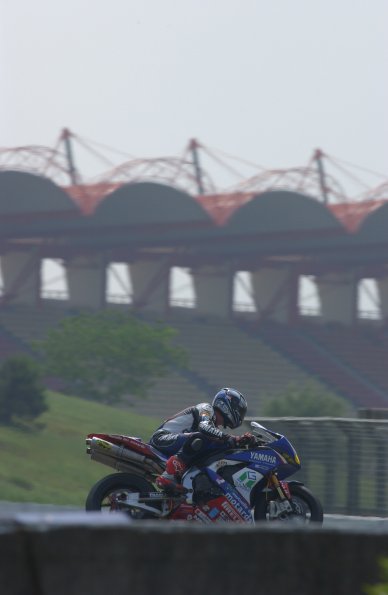 YAMAHA GMT 94
YAMAHA YZF R1
WILIAM COSTES, DAVID CHECA, CH. GUYOT
ENDURANCE

fot: LUKASZ SWIDEREK
www.fotoswiderek.prv.pl
fotoswiderek@wp.pl
tel: +48 601 26 18 13

6h ZHUHAI 2004
ENDURANCE WORL CHAMPIONSHIP