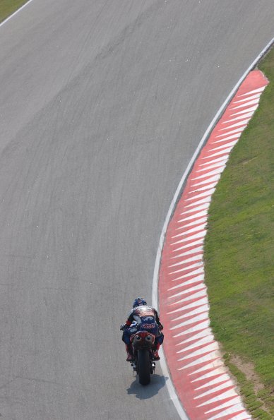 YAMAHA GMT 94
YAMAHA YZF R1
WILIAM COSTES, DAVID CHECA, CH. GUYOT
ENDURANCE

fot: LUKASZ SWIDEREK
www.fotoswiderek.prv.pl
fotoswiderek@wp.pl
tel: +48 601 26 18 13

6h ZHUHAI 2004
ENDURANCE WORL CHAMPIONSHIP