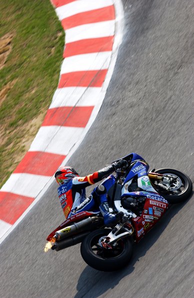 YAMAHA GMT 94
YAMAHA YZF R1
WILIAM COSTES, DAVID CHECA, CH. GUYOT
ENDURANCE

fot: LUKASZ SWIDEREK
www.fotoswiderek.prv.pl
fotoswiderek@wp.pl
tel: +48 601 26 18 13

6h ZHUHAI 2004
ENDURANCE WORL CHAMPIONSHIP