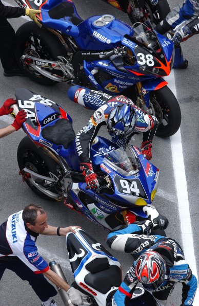 YAMAHA GMT 94
YAMAHA YZF R1
WILIAM COSTES, DAVID CHECA
ENDURANCE

fot: LUKASZ SWIDEREK
www.fotoswiderek.prv.pl
fotoswiderek@wp.pl
tel: +48 601 26 18 13

6h ZHUHAI 2004
ENDURANCE WORL CHAMPIONSHIP