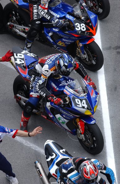 YAMAHA GMT 94
YAMAHA YZF R1
WILIAM COSTES, DAVID CHECA
ENDURANCE

fot: LUKASZ SWIDEREK
www.fotoswiderek.prv.pl
fotoswiderek@wp.pl
tel: +48 601 26 18 13

6h ZHUHAI 2004
ENDURANCE WORL CHAMPIONSHIP