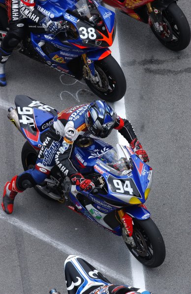 YAMAHA GMT 94
YAMAHA YZF R1
WILIAM COSTES, DAVID CHECA
ENDURANCE

fot: LUKASZ SWIDEREK
www.fotoswiderek.prv.pl
fotoswiderek@wp.pl
tel: +48 601 26 18 13

6h ZHUHAI 2004
ENDURANCE WORL CHAMPIONSHIP