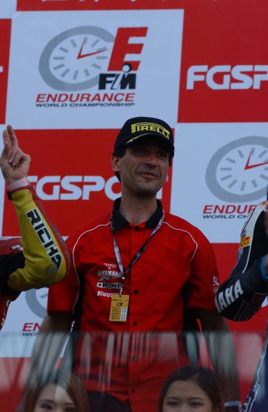 YAMAHA GMT 94
YAMAHA YZF R1
WILIAM COSTES, DAVID CHECA
ENDURANCE

fot: LUKASZ SWIDEREK
www.fotoswiderek.prv.pl
fotoswiderek@wp.pl
tel: +48 601 26 18 13

6h ZHUHAI 2004
ENDURANCE WORL CHAMPIONSHIP