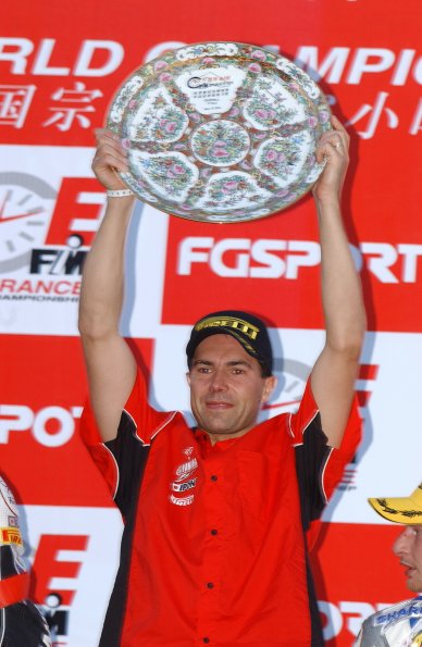 YAMAHA GMT 94
YAMAHA YZF R1
WILIAM COSTES, DAVID CHECA
ENDURANCE

fot: LUKASZ SWIDEREK
www.fotoswiderek.prv.pl
fotoswiderek@wp.pl
tel: +48 601 26 18 13

6h ZHUHAI 2004
ENDURANCE WORL CHAMPIONSHIP