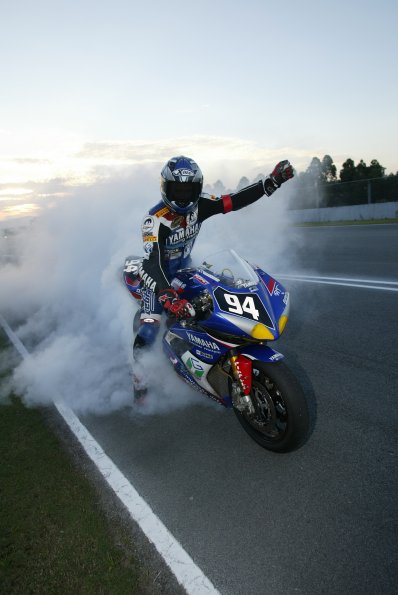 YAMAHA GMT 94
YAMAHA YZF R1
WILIAM COSTES, DAVID CHECA
ENDURANCE

fot: LUKASZ SWIDEREK
www.fotoswiderek.prv.pl
fotoswiderek@wp.pl
tel: +48 601 26 18 13

6h ZHUHAI 2004
ENDURANCE WORL CHAMPIONSHIP