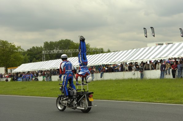 20061605GMTCAROLE0136