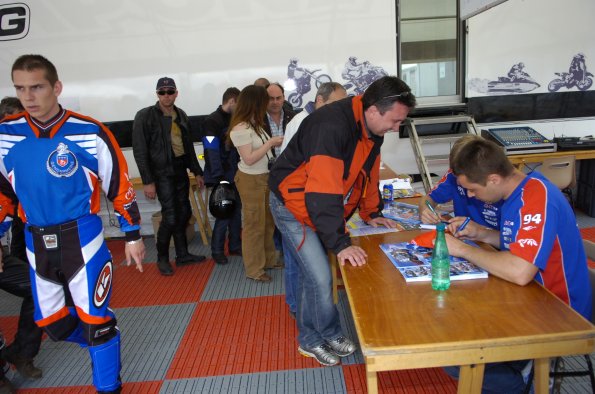 20061605GMTCAROLE0243