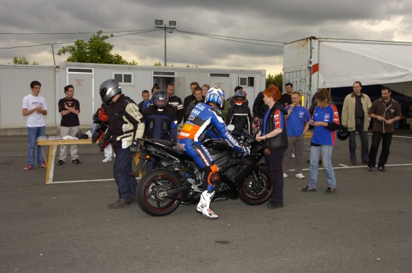 20061605GMTCAROLE0251