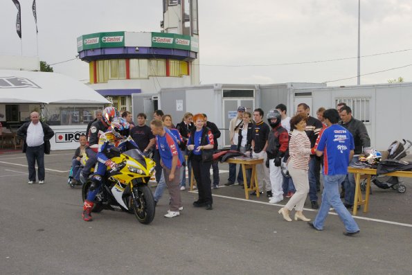 20061605GMTCAROLE0265