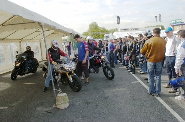 20061605GMTCAROLE0288