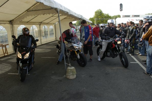 20061605GMTCAROLE0289