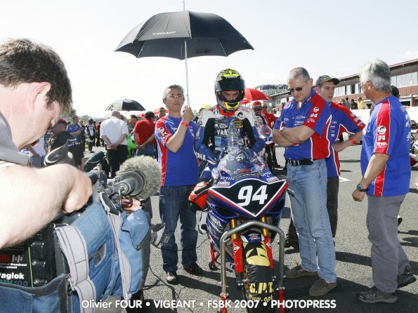 VIGEANT 2007
CHAMPIONNAT DE FRANCE SUPERBIKE
© PHOTOPRESS
Tél:  04 93 37 95 96
info@photopress.fr