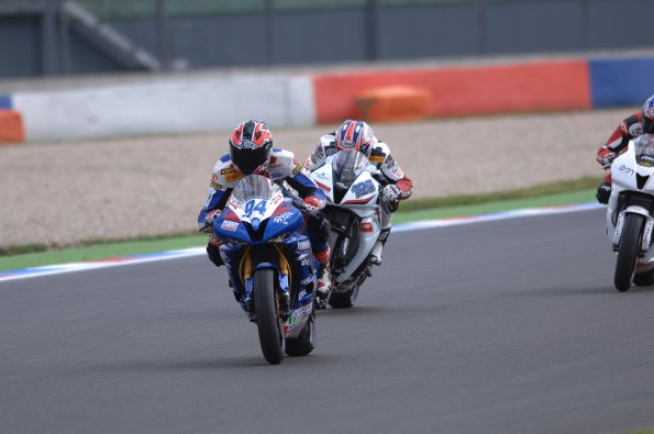 090_R11_Checa_action