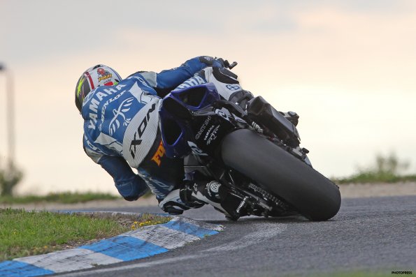 CAROLE  FSBK  2015
6ème manche du 
Championnat de France Superbike
5 & 6 Septembre 2015
© PHOTOPRESS
Tel: 04 93 37 95 96
info@photopress.fr