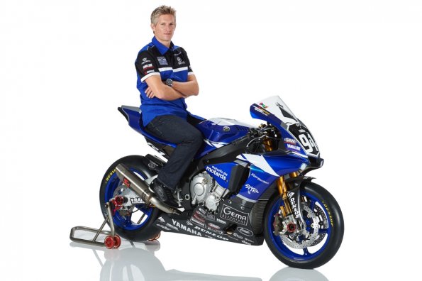 2015_ENDURANCE_GMT94_YZF-R1_CHECA_002