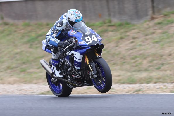 CAROLE FSBK 2016
6 ème manche du
Championnat de France Superbike
3 / 4 Septembre 2016
© PHOTOPRESS
Tel: 04 93 37 95 96
info@photopress.fr