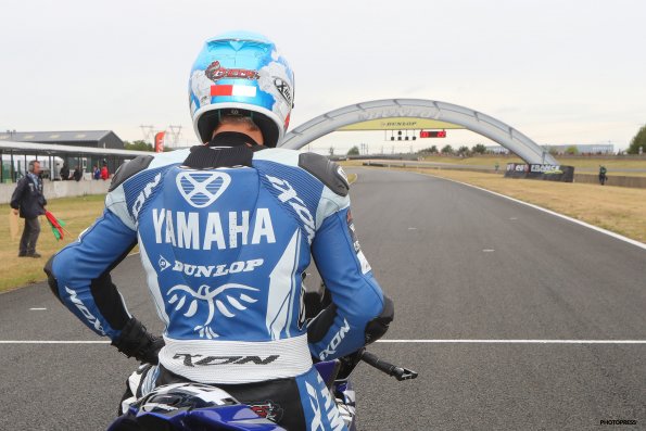 CAROLE FSBK 2016
6 ème manche du
Championnat de France Superbike
3 / 4 Septembre 2016
© PHOTOPRESS
Tel: 04 93 37 95 96
info@photopress.fr