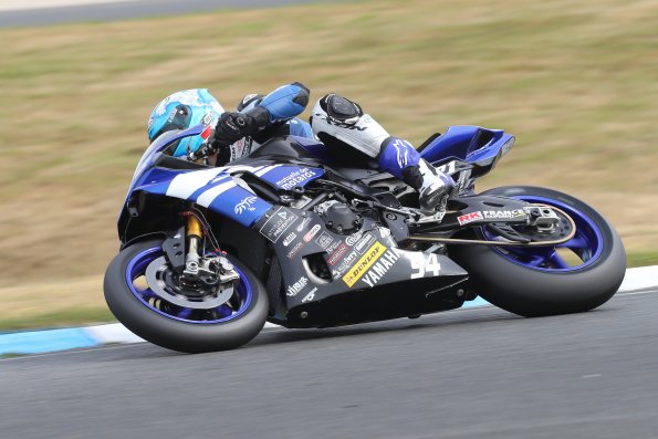 CAROLE FSBK 2016
6 ème manche du
Championnat de France Superbike
3 / 4 Septembre 2016
© PHOTOPRESS
Tel: 04 93 37 95 96
info@photopress.fr
