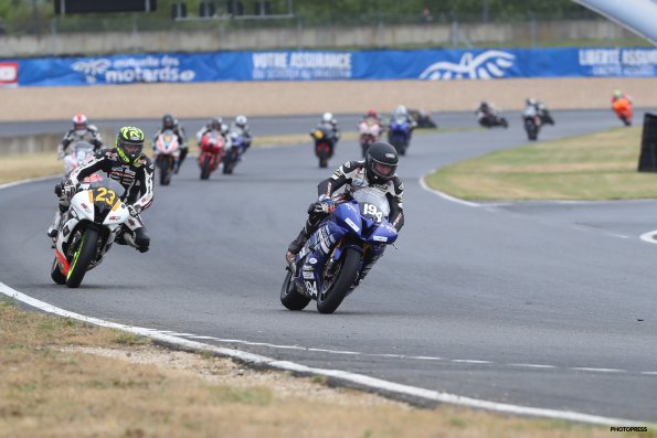 CAROLE FSBK 2016
6 ème manche du
Championnat de France Superbike
3 / 4 Septembre 2016
© PHOTOPRESS
Tel: 04 93 37 95 96
info@photopress.fr