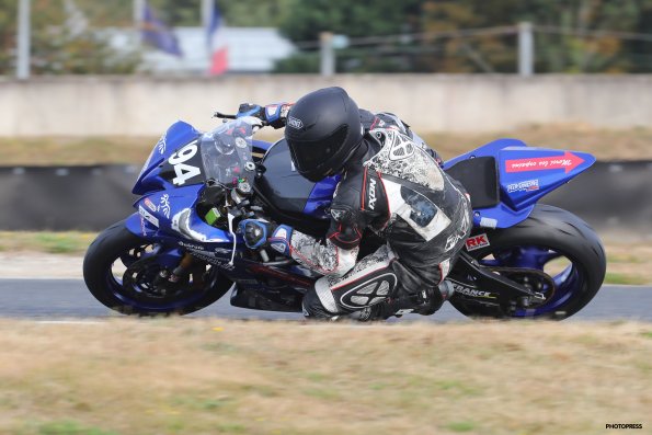 CAROLE FSBK 2016
6 ème manche du
Championnat de France Superbike
3 / 4 Septembre 2016
© PHOTOPRESS
Tel: 04 93 37 95 96
info@photopress.fr