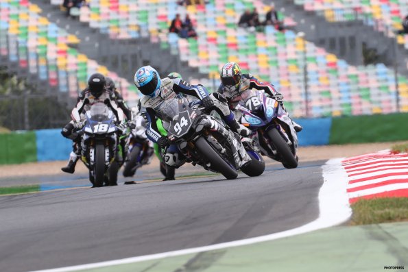 MAGNY-COURS FSBK 2016
4ème manche du
Championnat de France Superbike
2 / 3 Juillet 2016
© PHOTOPRESS
Tel: 04 93 37 95 96
info@photopress.fr