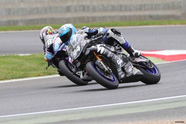 MAGNY-COURS FSBK 2016
4ème manche du
Championnat de France Superbike
2 / 3 Juillet 2016
© PHOTOPRESS
Tel: 04 93 37 95 96
info@photopress.fr