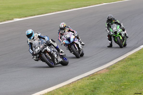 MAGNY-COURS FSBK 2016
4ème manche du
Championnat de France Superbike
2 / 3 Juillet 2016
© PHOTOPRESS
Tel: 04 93 37 95 96
info@photopress.fr