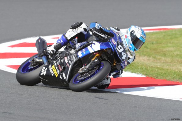 MAGNY-COURS FSBK 2016
4ème manche du
Championnat de France Superbike
2 / 3 Juillet 2016
© PHOTOPRESS
Tel: 04 93 37 95 96
info@photopress.fr