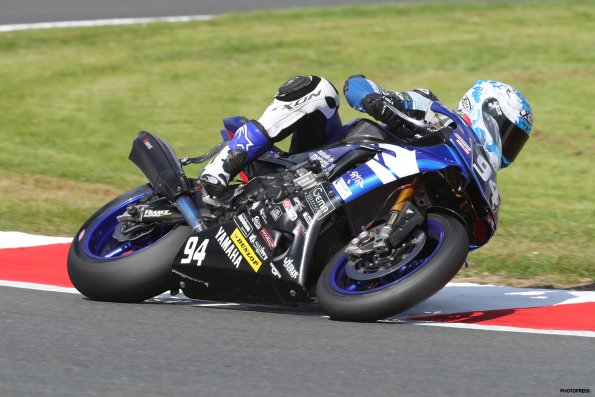 MAGNY-COURS FSBK 2016
4ème manche du
Championnat de France Superbike
2 / 3 Juillet 2016
© PHOTOPRESS
Tel: 04 93 37 95 96
info@photopress.fr