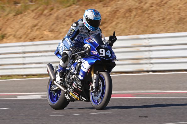 PAU-ARNOS FSBK 2016
5ème manche du
Championnat de France Superbike
14 / 15 Aout 2016
© PHOTOPRESS
Tel: 04 93 37 95 96
info@photopress.fr
