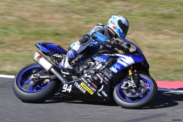 PAU-ARNOS FSBK 2016
5ème manche du
Championnat de France Superbike
14 / 15 Aout 2016
© PHOTOPRESS
Tel: 04 93 37 95 96
info@photopress.fr