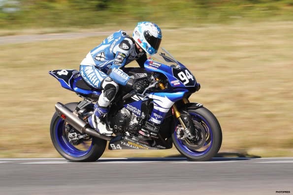 PAU-ARNOS FSBK 2016
5ème manche du
Championnat de France Superbike
14 / 15 Aout 2016
© PHOTOPRESS
Tel: 04 93 37 95 96
info@photopress.fr